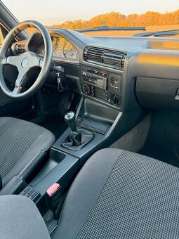 BMW E30 325e - Top stav - 5