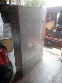 BOX ALU STŘEŠNÍ NA TERÉNNÍ VŮZ S SOLÁRNÍM PANELEM 220W - 5