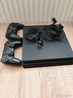 PlayStation 4 slim - 5