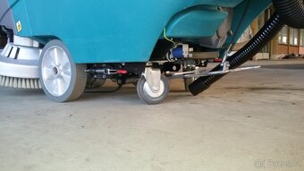 Podlahový mycí stroj Tennant T5 Disk 70 s vlastním pojezdem - 5