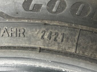 Zimní pneumatiky  Goodyear 255/45R19 - 5