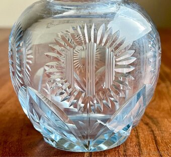 Světlemodrá broušená vázička - 5