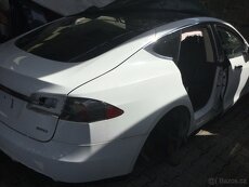 Tesla model S - 5