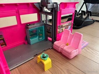 Barbie - karavan, lékárna, šatník + doplňky. - 5