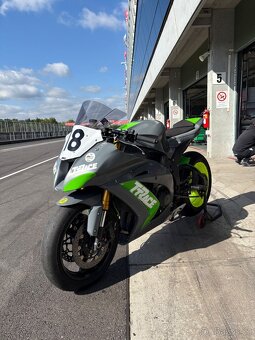 Kawasaki ZX-10R – okruhová verze, r. 2015, 15 000 km – 170 0 - 5