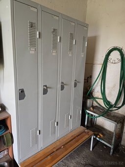 Prodáme dílenské skříňky s posezením - 5