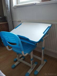 Výškově nastavitelný stůl s židlí - 5