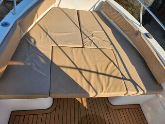 Lod Knort 6.2m, bimini, sprcha, ležení, motor V4 90hp, vlek - 5