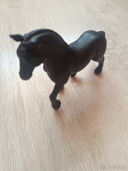 Figurka Schleich Kobyla frisianská 13906 - 5