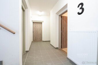 Pronájem bytu 1+kk 30 m2 + balkon 4 m2, ulice Sicherova, Pra - 5