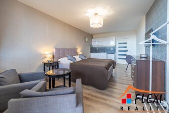 Pronájem zařízeného bytu 1+kk s lodžií, os.vl., 31,75 m2, Mo - 5