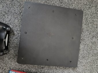 PS4 Slim 1TB, originál ovladač + hry / PlayStation 4 - 5