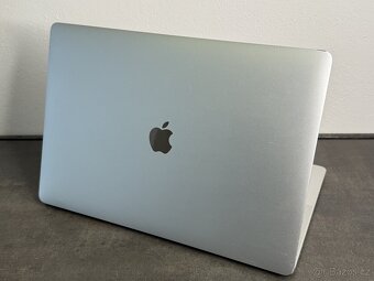 MacBook Pro 15'' 2017 / i7 / 16GB / 512GB SSD / Silver - D - 5