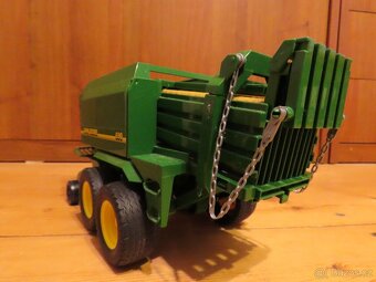 BRUDER 2017 Zelený BALÍKOVAČ slámy JOHN DEERE - 5