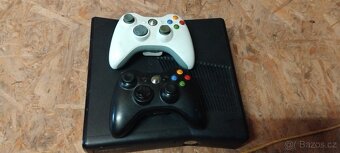Xbox 360 slim 2 ovladače - 5