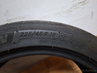 Letní pneu 225/45/18 2xDunlop, 2xMichelin - 5
