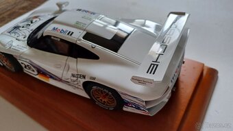 AutoArt 1/18 Porsche GT1 Le Mans 1997 - 5