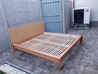 Prodám manželskou postel 180cm x 200cm - 5