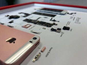Zarámovaný iPhone SE – (A3)(Rose Gold) - 5