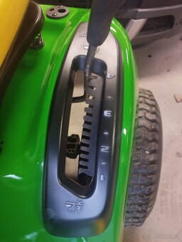 Zahradní traktůrek John Deere - 5