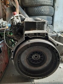 Kompletní dieselový motor na Mercedes W114 - 5