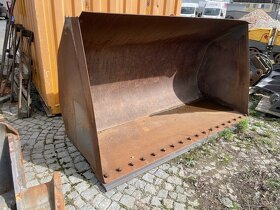 Lžíce na nakladač Volvo L110 / L120 s upínákem - 5