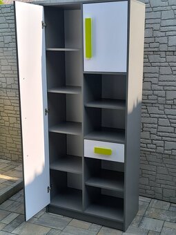 Prodám knihovnu (skříň ) Giro - 5