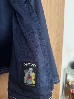 Lehká dětská/dámská bunda značky Geox - 5