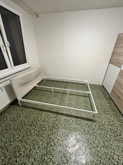 Sedačka, postel, stůl a mnoho dalšího - 5
