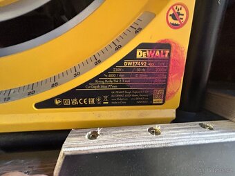 Stul s Dewalt7492 a horni frezkou Triton - 5