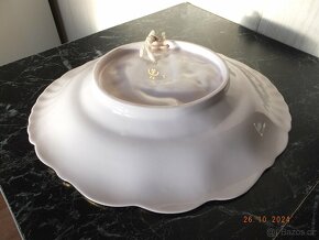 Růžový porcelán, krásný oválný talíř na zavěšení. - 5
