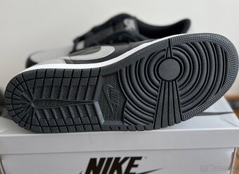 AIR JORDAN 1 LOW OG SHADOW 42.5 - 5
