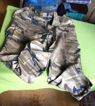 Zateplené sportovní oblečení 5 kusů s čepicí a taštičk - 5