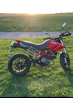 Ducati Hypermotard 796 - 5