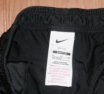 Sportovní černé tepláky, vel. 158, zn. FCB Nike - 5