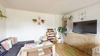 Prodej rodinného domu se zahradou + garáží a stavební parcel - 5