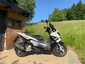 Aprilia SR MAX 300 - 5