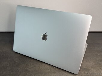 MacBook Pro 16'' 2019 / i7 / 16GB / 512GB SSD / Silver - D - 5