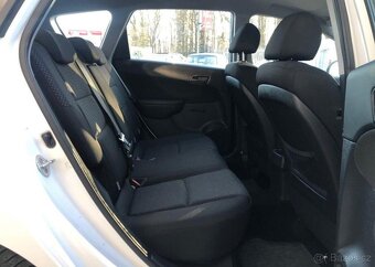 Hyundai i30 1.4 16V benzín manuál 77 kw - 5