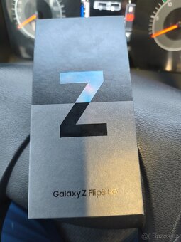 Samsung Z Flip 3 - 5