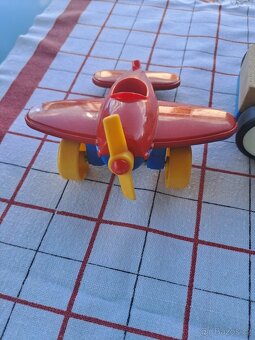 Zelený HULT, zelený batoh, dřevěné hračky, letadlo - 5