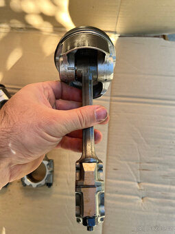 Písty+ojnice EVO 7 - 5