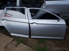 VW Passat B8 , kapota lampy blatníky  výztuha pravé světlo - 5