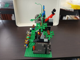 LEGO Castle 6046 Hemlock Stronghold - 5