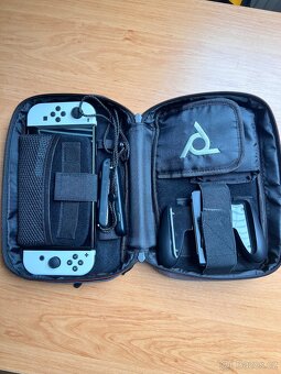 Nintendo Switch OLED + 3 hry - 5