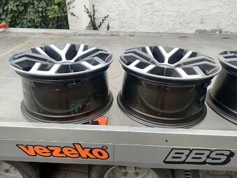 Kola Ford F150 Raptor - 5