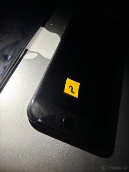 Apple iPhone SE (2020) 64GB Černý - 5