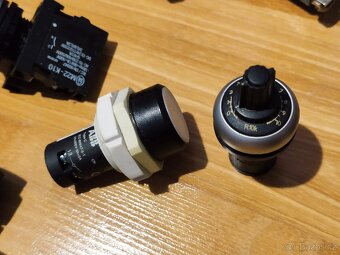 T-6 (tlačítka, stop, spínače), Siemens, Schneider - 5