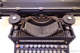 Psací stroj- Olivetti - Made in Italy - 1932  - 5