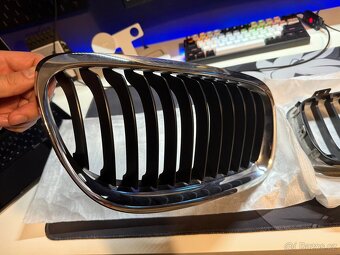 BMW E90 LCI Ledvinky přední maska - 5